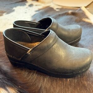 Dansko oiled  black leather clogs women’s EU size 38